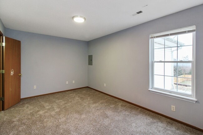 Building Photo - 108-110 Elk Dr