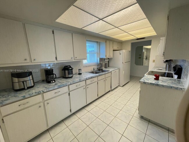 Building Photo - 127 Highview Ave