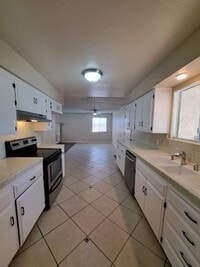 Building Photo - Stunning 4-Bedroom Kerman Home with Swimming Pool Available Soon!