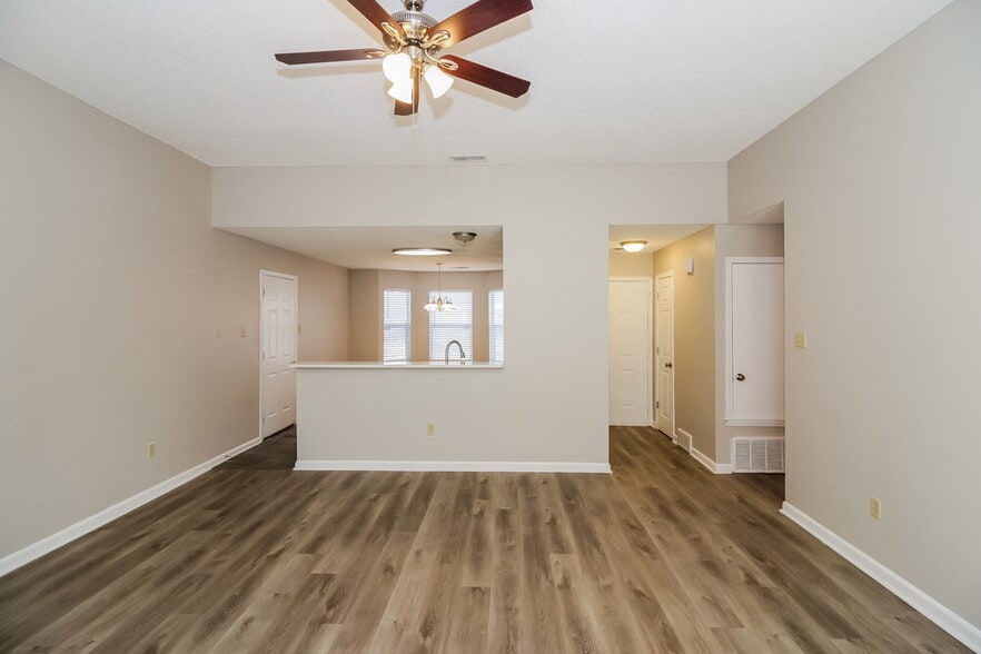 Building Photo - 6731 Kimberly Dr