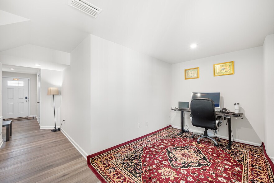 Building Photo - 26 L Wendowski St