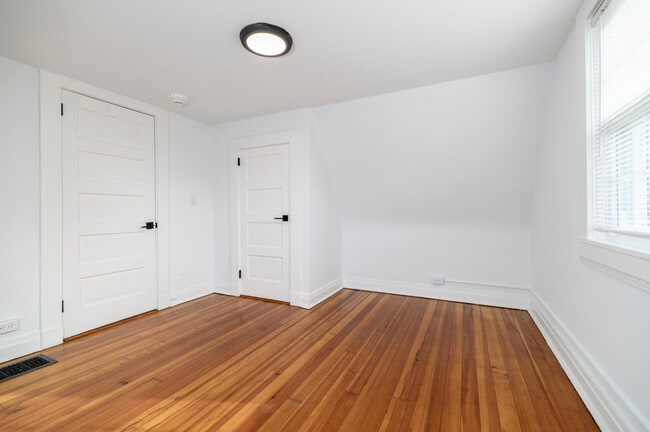 Building Photo - 58 Post Rd