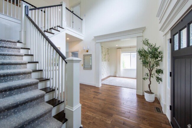 Building Photo - 868 Braddock Lane