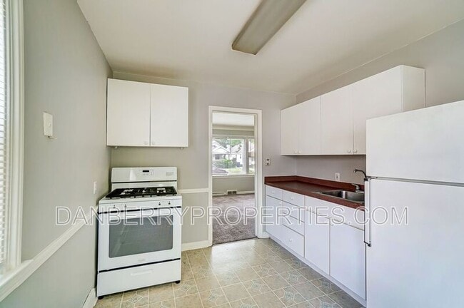 Building Photo - 833 Turner Ave