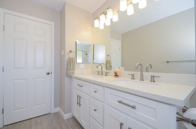 Building Photo - 2339 Bent River Dr