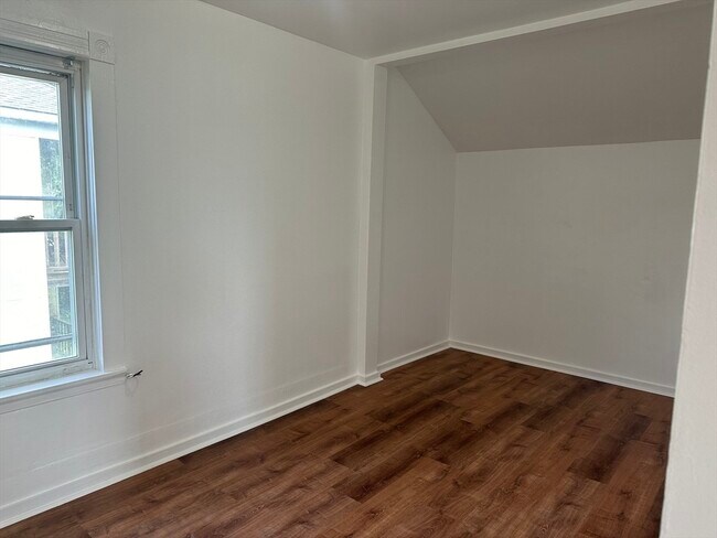 Building Photo - 14 Hooper St