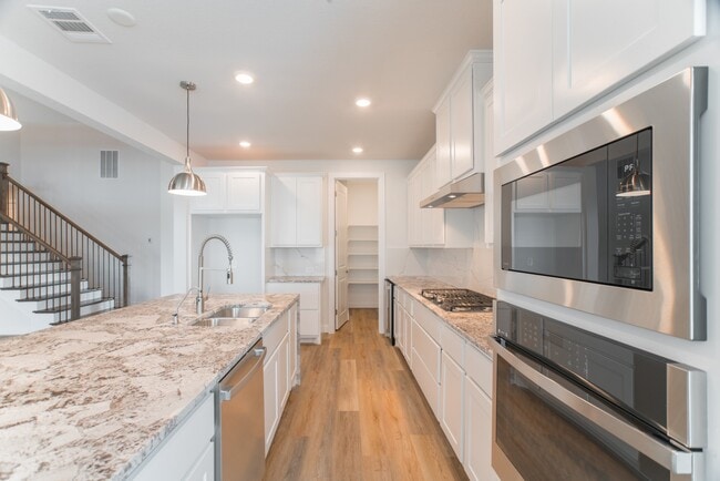 Building Photo - 11 Mariposa Wds Dr