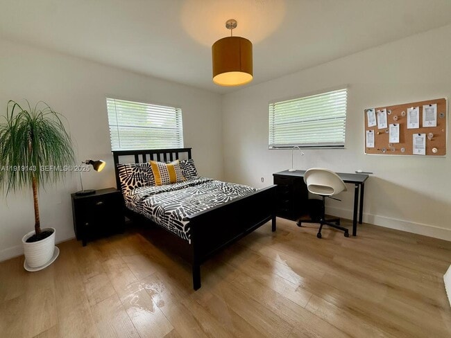 Building Photo - 6250 SW 58th Pl