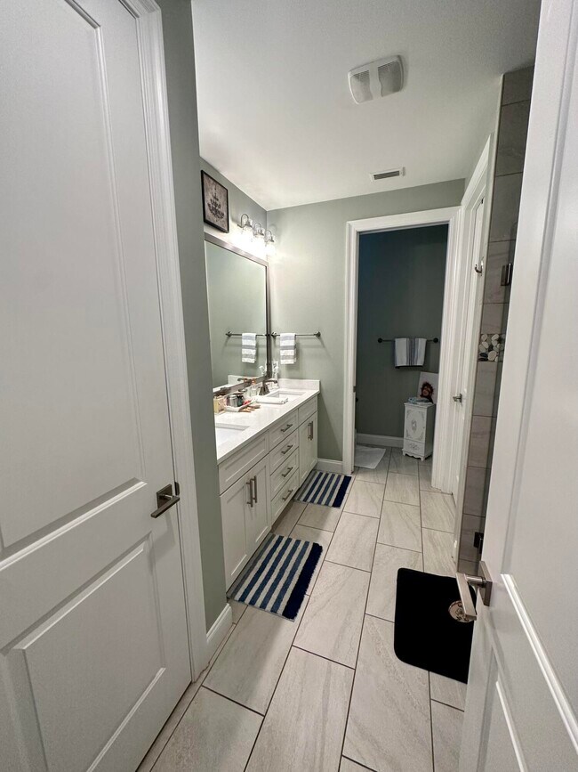 Building Photo - 613 Tulip Tree Way