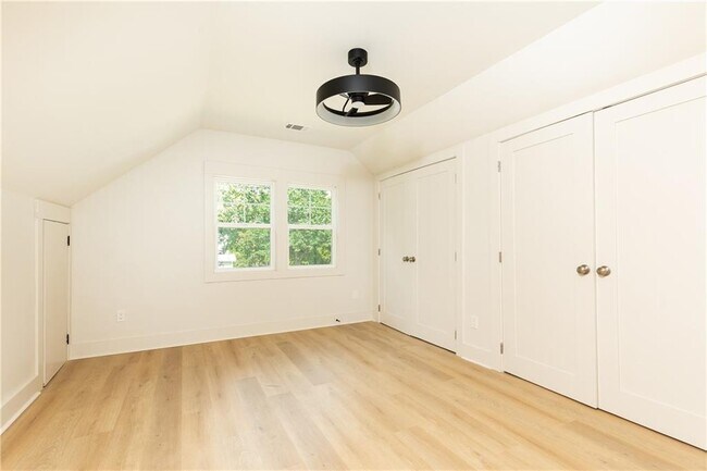 Building Photo - 433 Trabert Ave NW