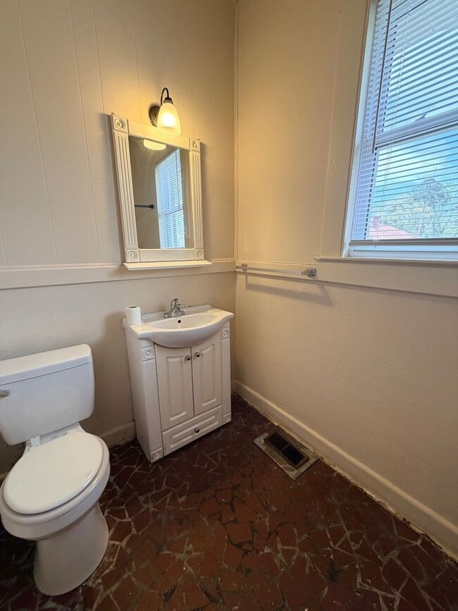 Building Photo - 100 Piedmont Ave