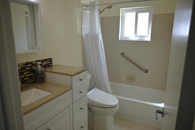 Building Photo - 9746 Lancaster Pl