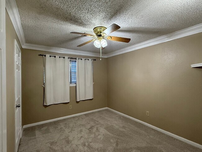 Building Photo - 12539 F Bar Dr