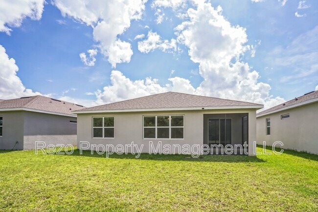 Building Photo - 2132 Live Oak Lake Rd