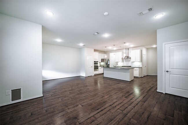 Building Photo - 10918 Cannes Memorial Dr