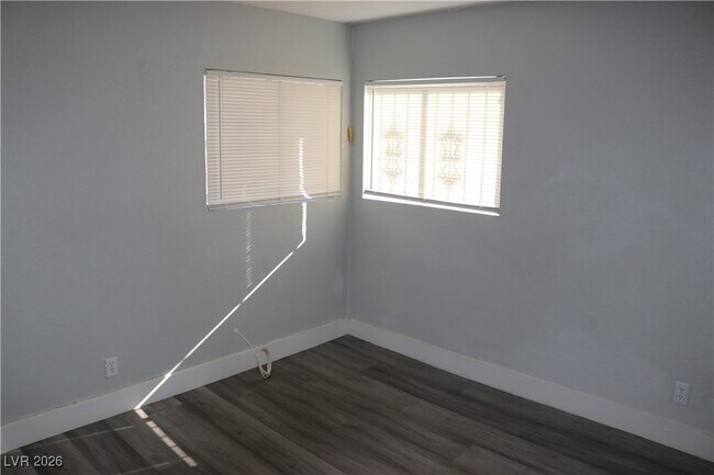 Building Photo - 1828 Lewis Ave