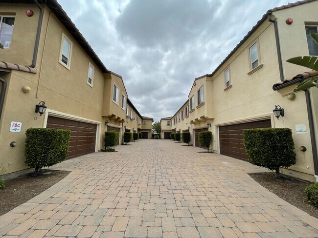 Building Photo - 2208 Pasadena Ct