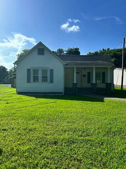 Building Photo - 2083 Broad St