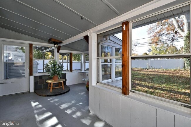 Building Photo - 660 Osborne Ave