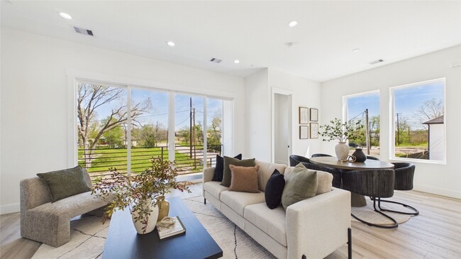 Building Photo - 2417 Harrington St