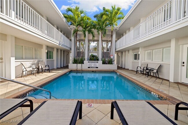 Building Photo - 175 5th Ave S