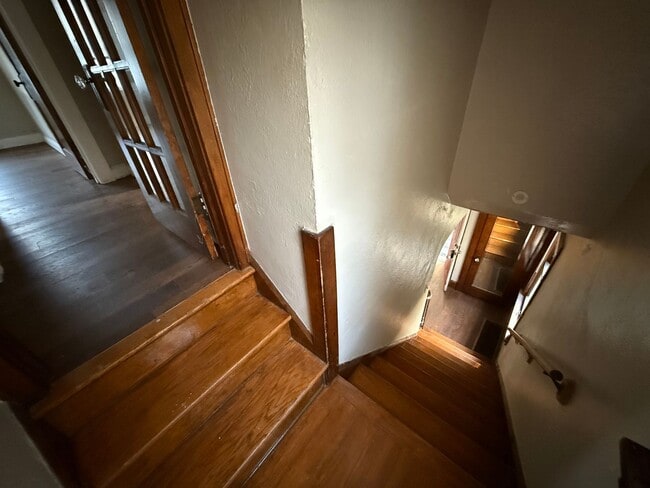 Building Photo - 3 bedroom 1.5 bath