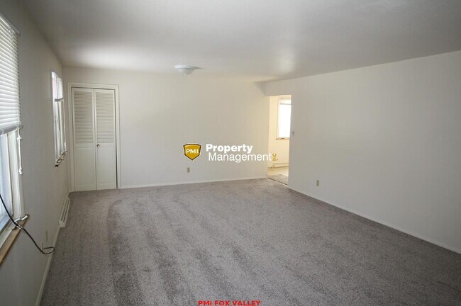 Building Photo - Quiet Mature Neighborhood