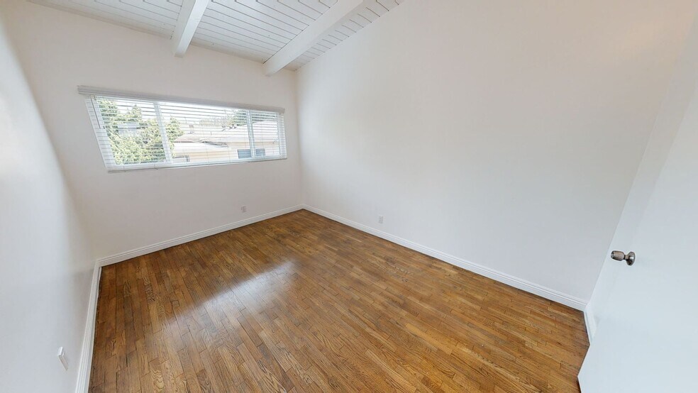 Interior Photo - BEAUTIFUL Studio in Inglewood !!