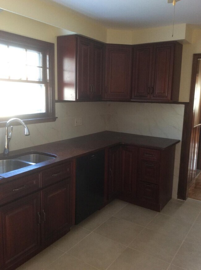 Building Photo - 95 Noble St