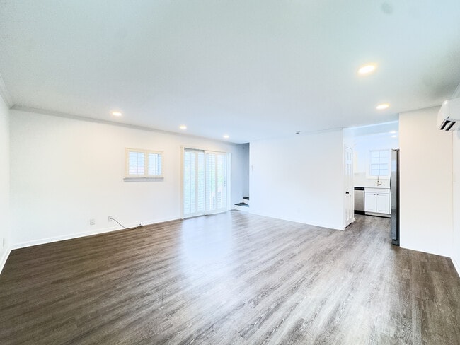 Building Photo - 1814 Newfield Ave