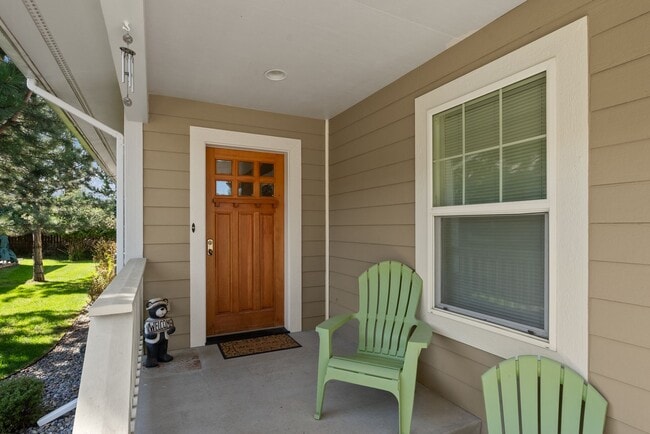 Building Photo - Reese's Retreat!!  2 BR + Den/2.5 BA White...