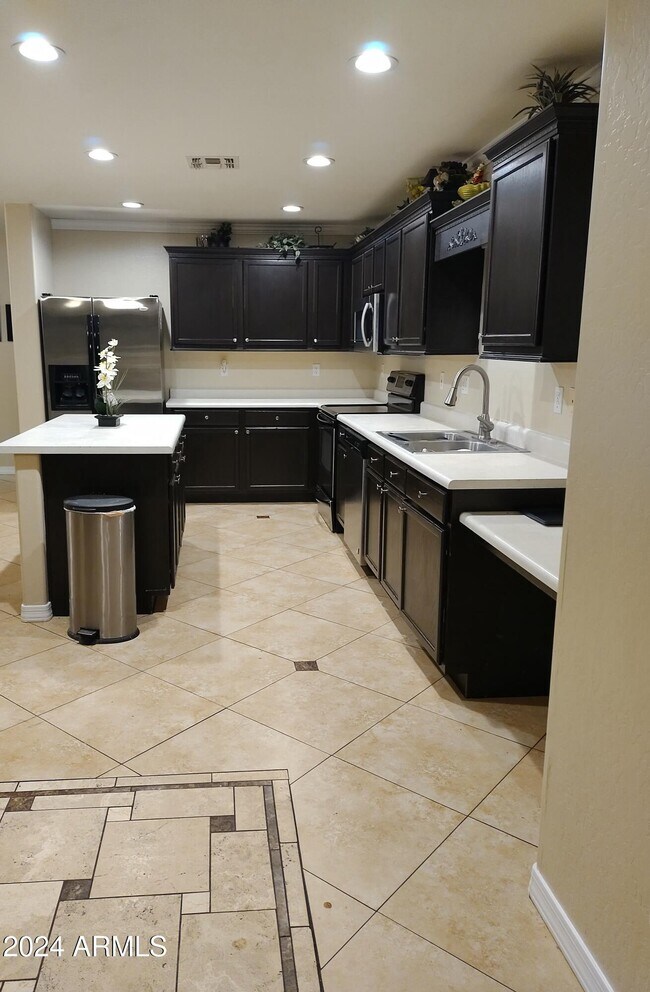 Building Photo - 3435 E Longhorn Dr