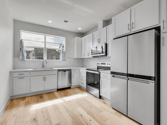 Building Photo - $2,850 - 2 Bed, 2.5 Bath Townhome in Broom...