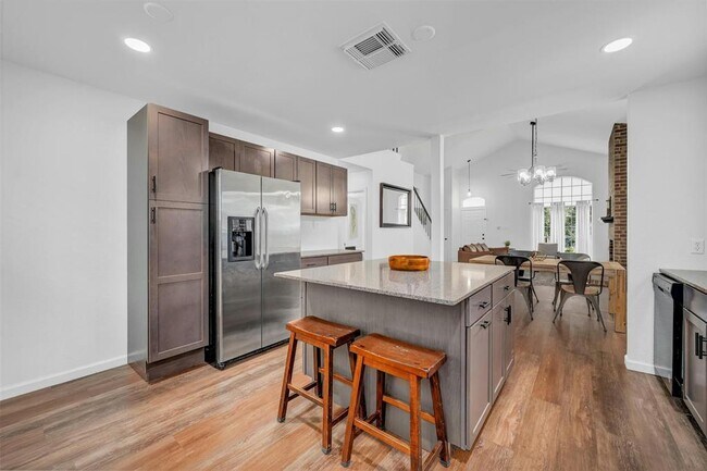 Building Photo - 1700 Palmetto Dr