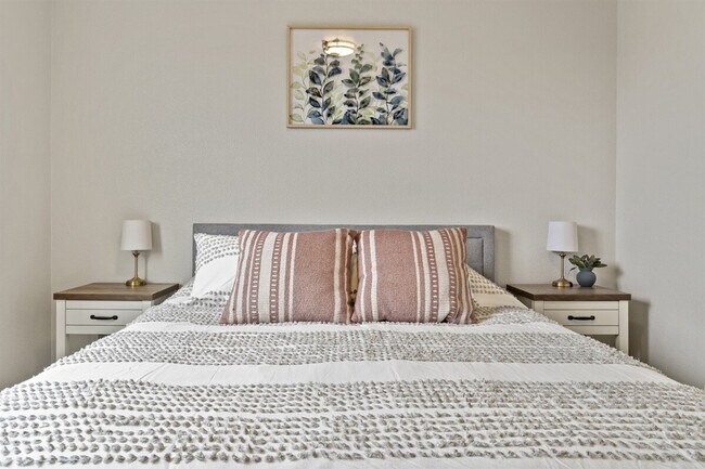 Building Photo - 2646 W Snyder St