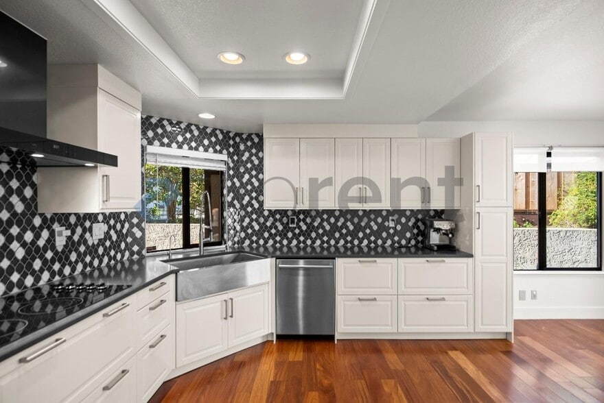 Building Photo - 1654 Sugarloaf Dr