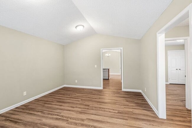 Building Photo - Welcome to this charming 4 bedroom, 2 bathroom home located in Greensboro, NC.