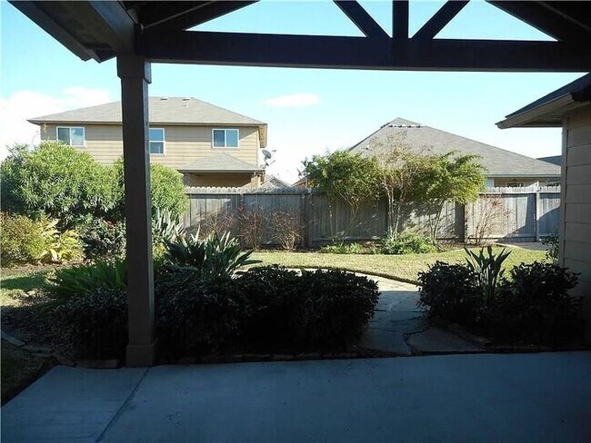 Building Photo - No App Fees.