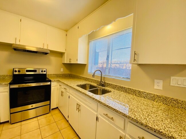 Building Photo - $500 Off Move In Special! Beautifully Remo...