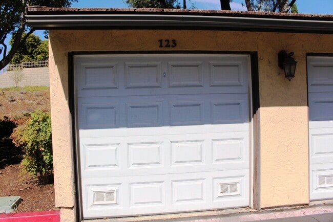 Building Photo - 1Bed/1Bath Condo in Oceanside~ Los Morros