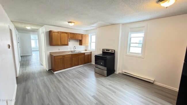 Building Photo - 3134 6th Ave