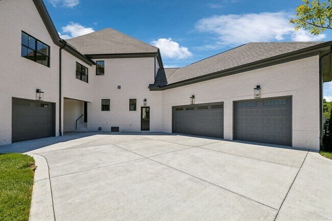 Building Photo - 8104 Turning Pt Dr