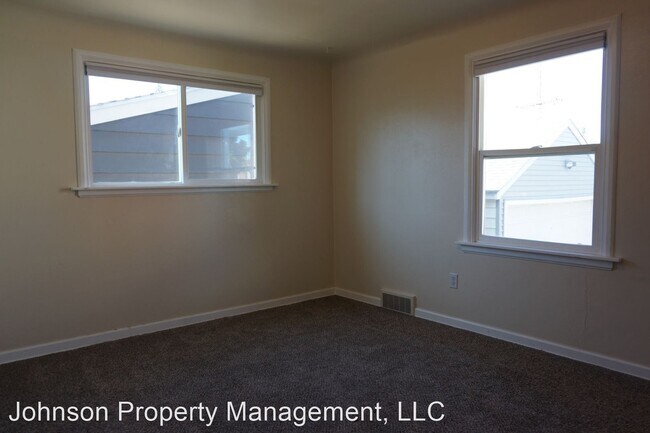 Building Photo - 3 br, 2 bath House - 2427 W. Rockwell Ave.