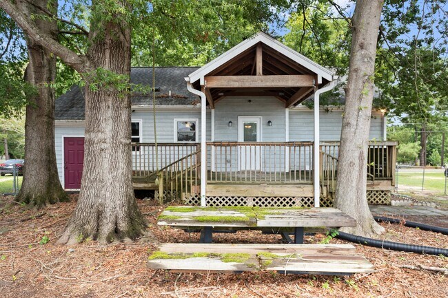 Building Photo - 918 Old Zebulon Rd