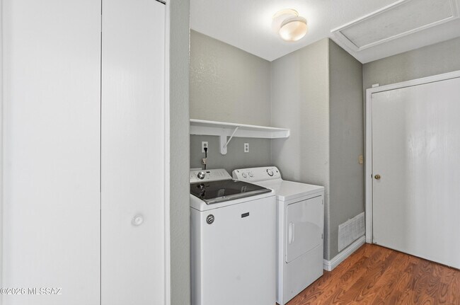Building Photo - 8871 E Citrus Tree Dr