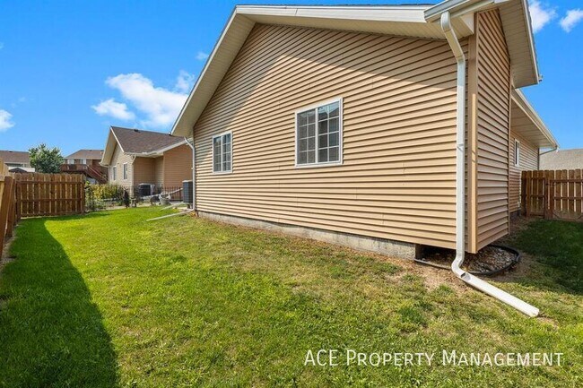 Building Photo - 713 Earleen St
