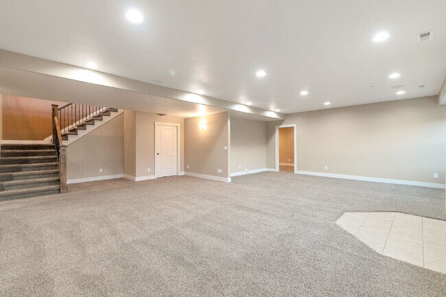 Building Photo - Suncrest — Stunning 4 Bed, 4 Bath Home - SPACIOUS LIVING