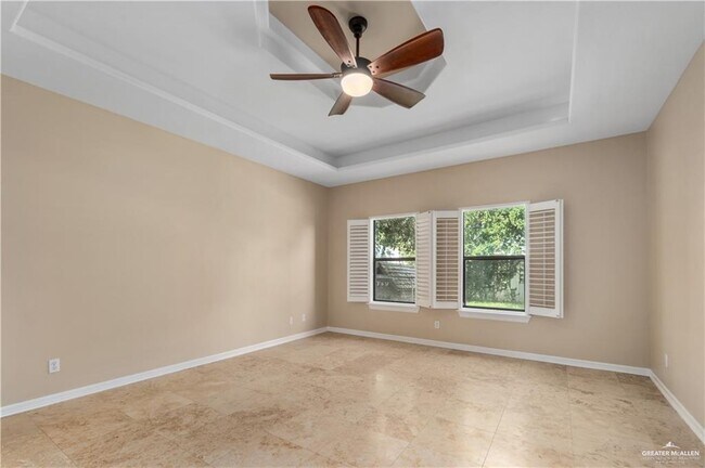 Building Photo - 614 Hackberry Ave