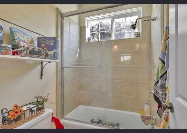 Building Photo - 46347 Opah Dr