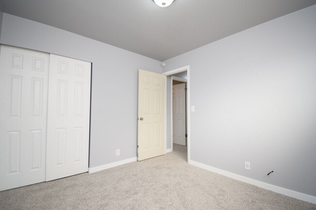 Building Photo - Comfortable Kearns 4-Bed Home with Spacious layout & Private Yard